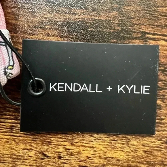 BUNDLE: 2- Kendall + Kylie makeup pouches (bags). - Picture 4 of 7
